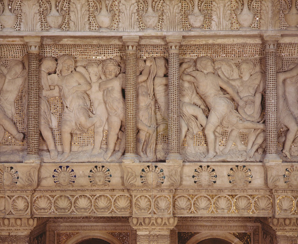 Detalje fra Cantoria, ca.1433-38 (marmor- og glasmosaik) (se 340290, 139096 og 136098) af Donatello