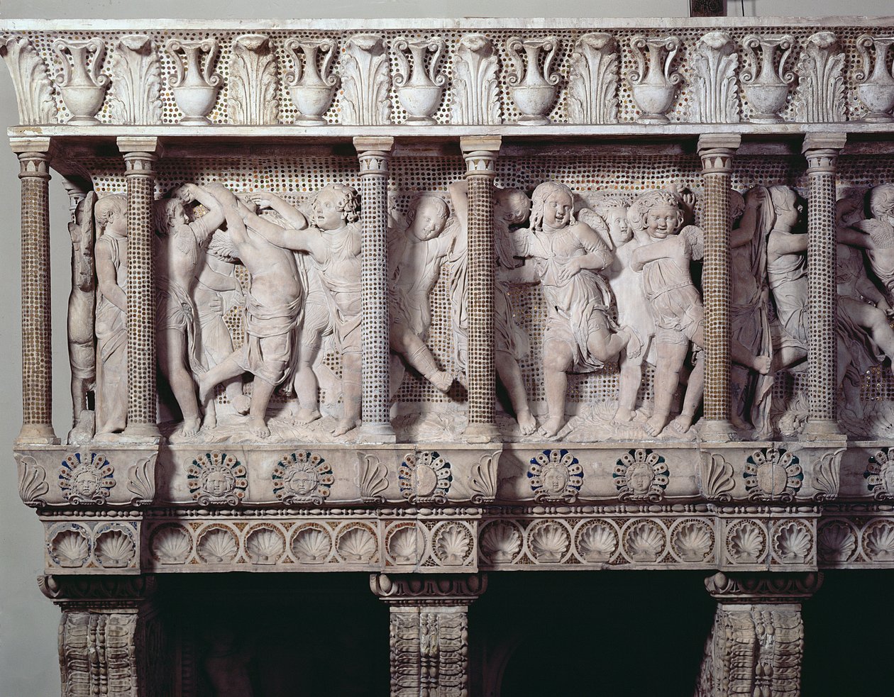 Detalje fra Cantoria, ca. 1433-39 (marmor) (se også 340290, 139097-98) af Donatello