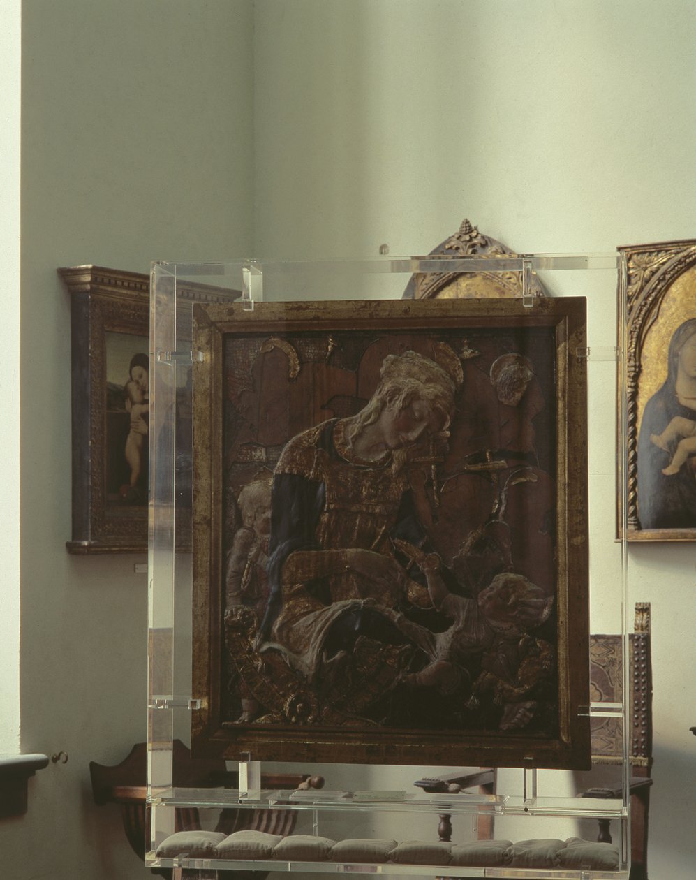 Madonna og barn (polykrom gips, træ, læder, glas) af Donatello