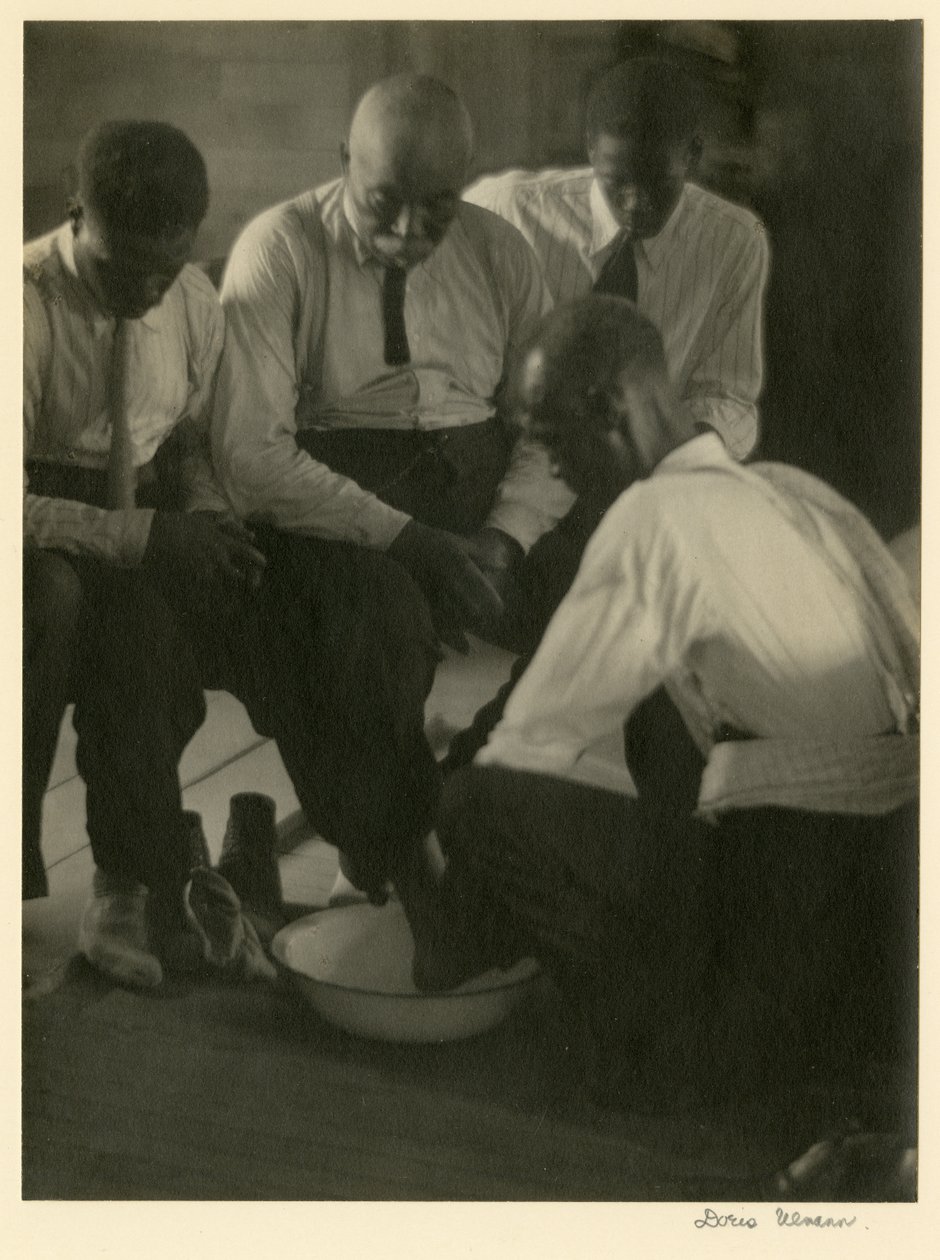 Foot Washing, South Carolina, ca. 1929 af Doris Ulmann