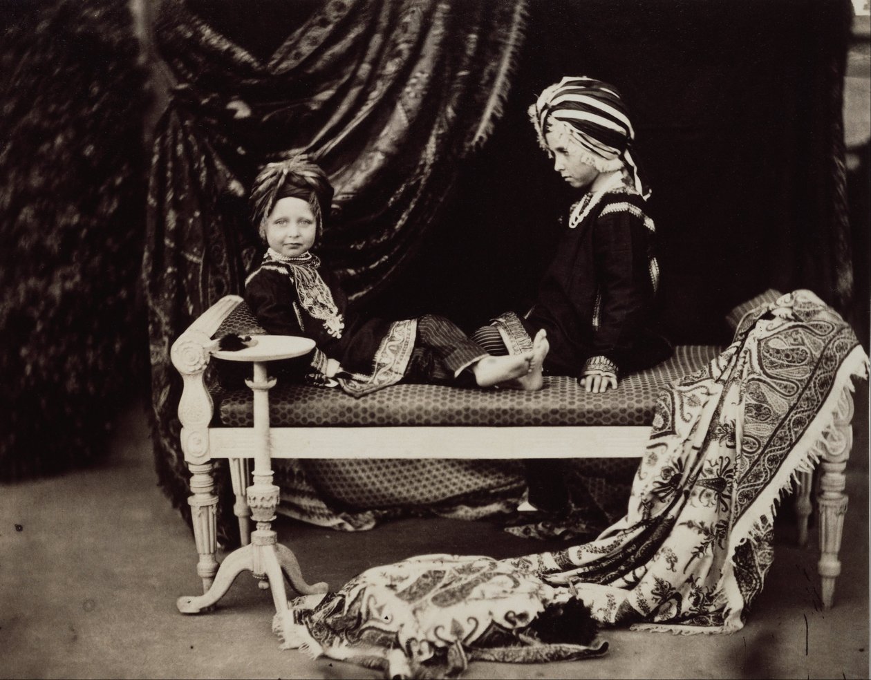 Prins Arthur og prins Alfred i kostume af Sikh Princes, Osborne af Dr Ernst Becker