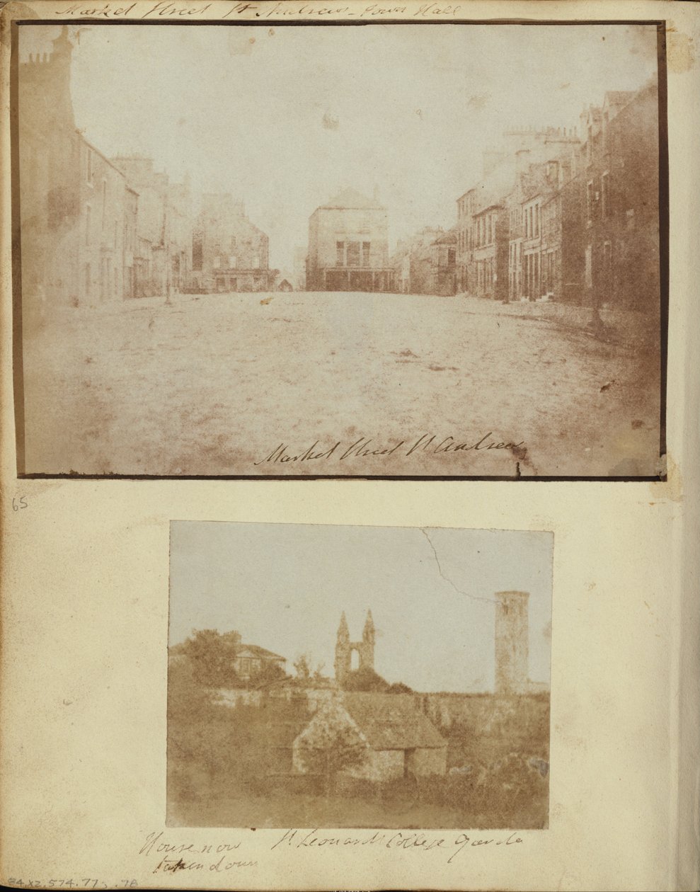 Market Street St. Andrews med det gamle toldehus, mod vest af Dr. John Adamson