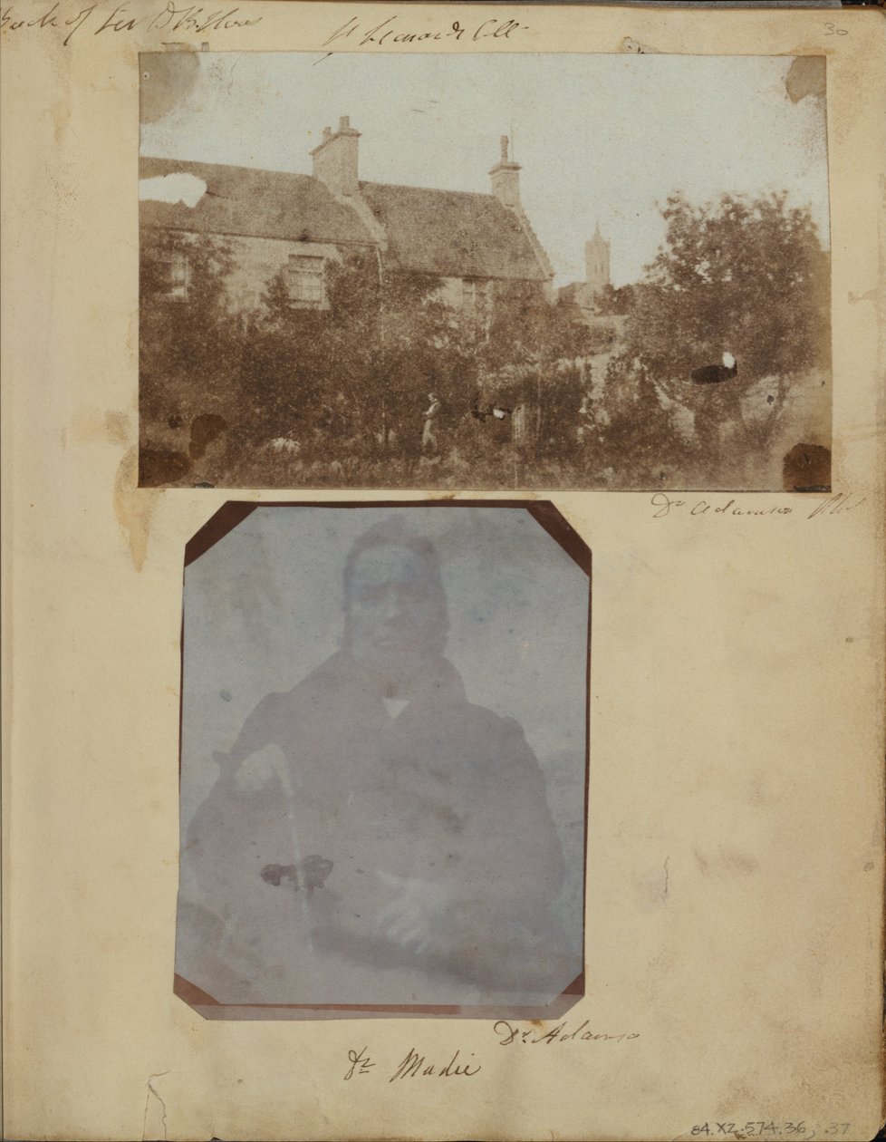 Sir David Brewsters have med katedralens vesttårn i baggrunden af Dr. John Adamson