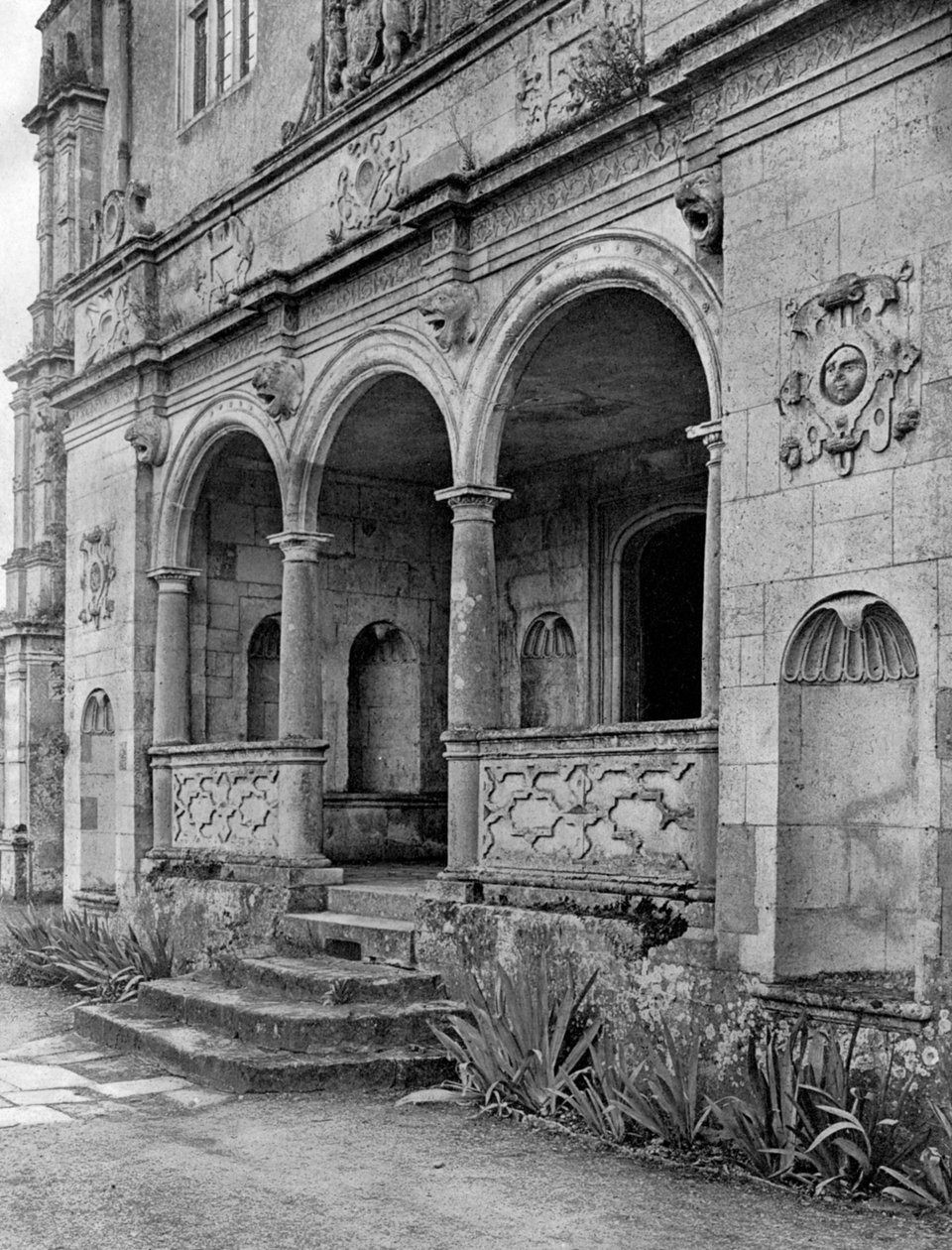 Loggiaen, Cranborne Manor House, Dorset, 1924-1926. af E. Bastard