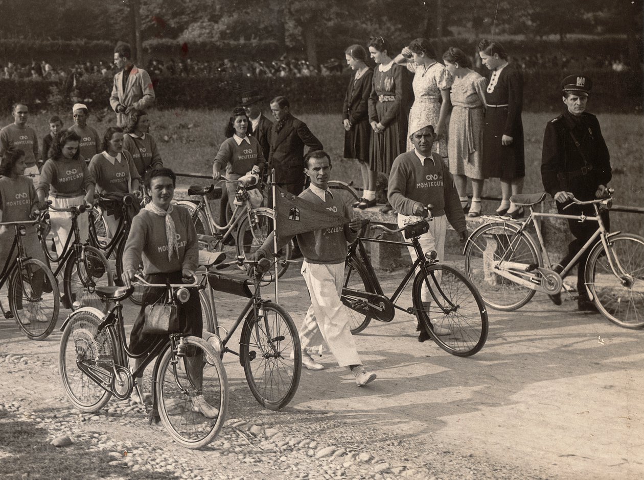 Album "PNF (National Fascist Party)": dopolavoristica cykeludflugt (s/h foto) af E. Montesi