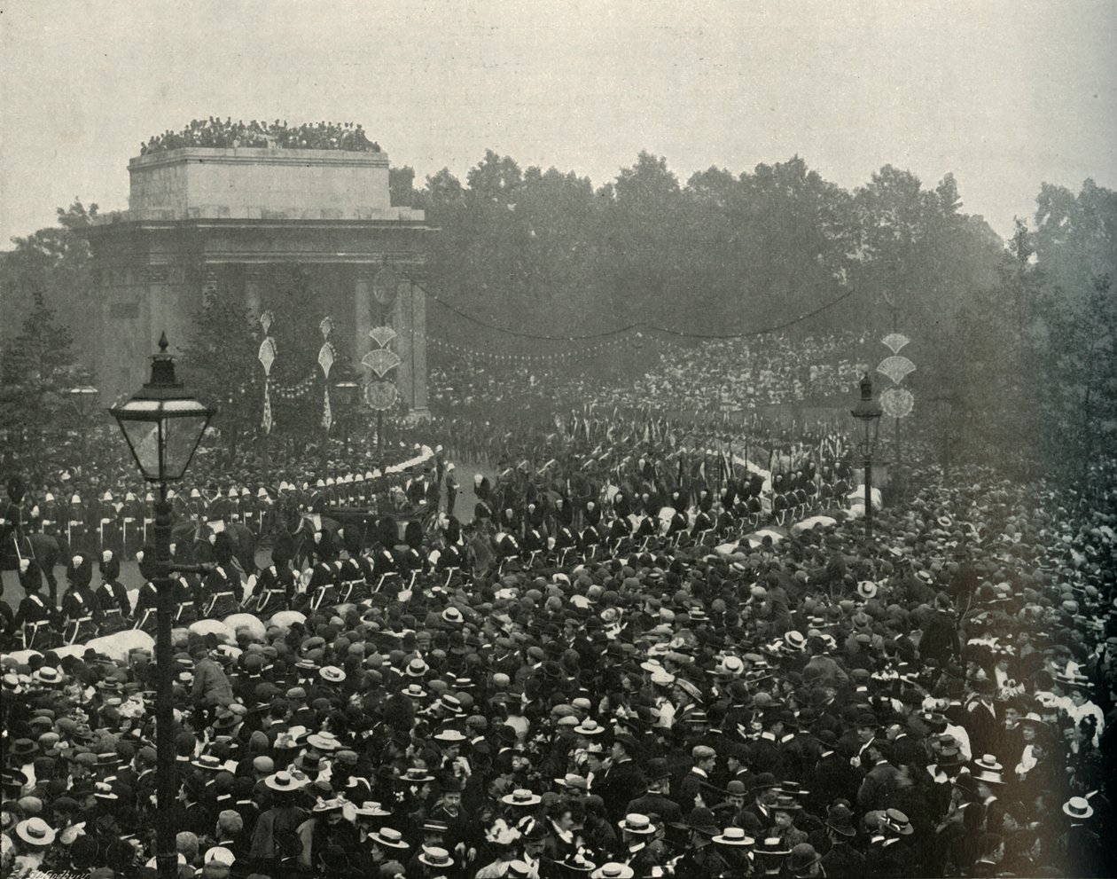 Ankomst af den canadiske premier The Hon. Wilfrid Laurier ved Hyde Park Corner, 1897. af E. and S. Woodbury