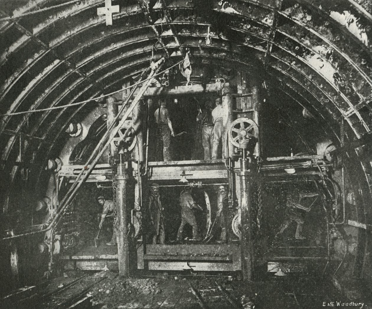 Kørsel af tunnelen for Waterloo og City Railway, c1897 af E. and S. Woodbury