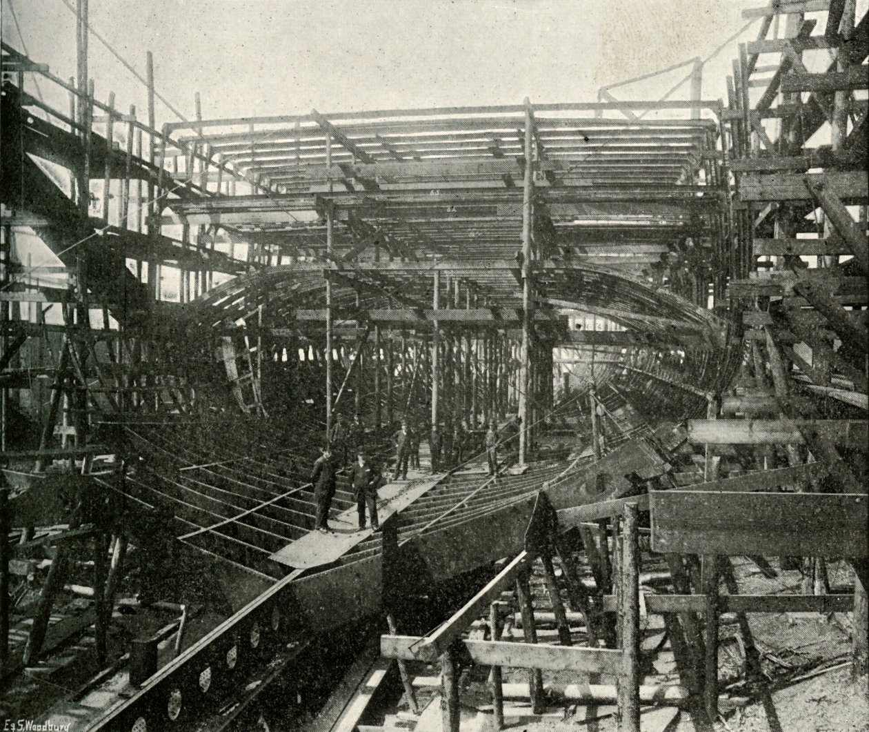 The Building of a War-Ship: En førsteklasses krydser i gang ved Themsen jernværk, c1897 af E. and S. Woodbury