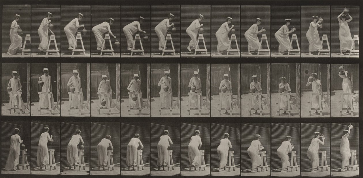 Tavle nummer 216. Bøjer sig for at fylde en vandkrukke og sætter den på hovedet af Eadweard Muybridge