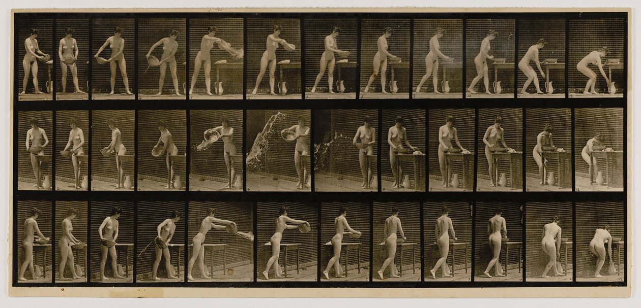 Kvinde tømmer et bassin med vand, fra bogen Animal Locomotion af Eadweard Muybridge