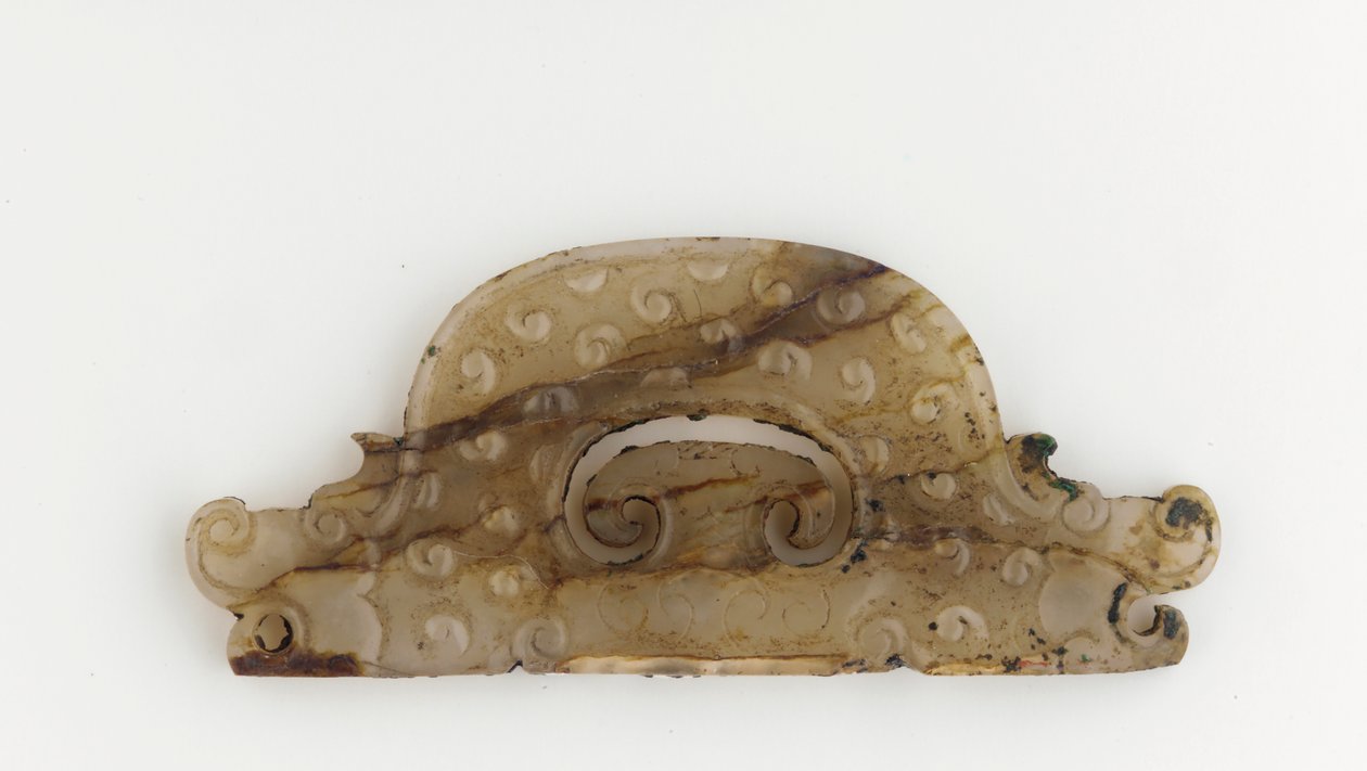Halvcirkelformet plakette med dragehoveder i enderne, 5.-4. århundrede f.Kr af Eastern Zhou Dynasty Chinese School