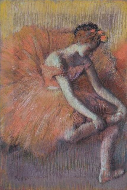 Danser justerer sin sandalen af Edgar Degas