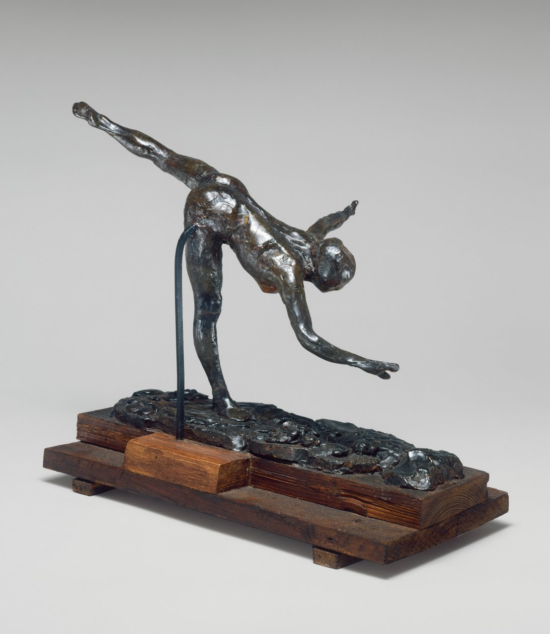 Arabesque over højre ben, højre hånd nær jorden, venstre arm udstrakt, ca. 18851890. af Edgar Degas