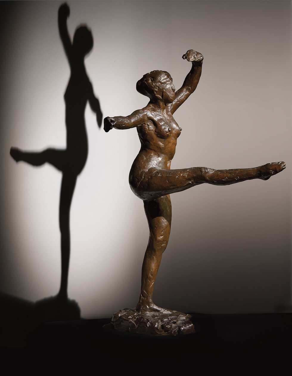 Danser, fjerde position foran, på venstre ben, tredje undersøgelse, ca. 1882-1885 ; ca. 1919-1937 af Edgar Degas