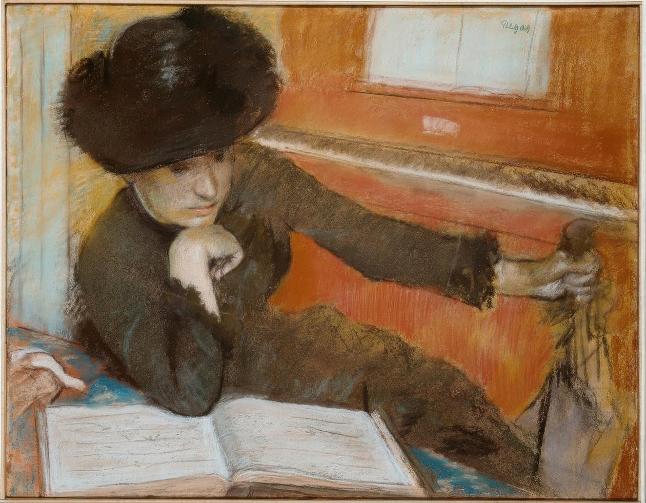 Kvinde sidder foran et klaver af Edgar Degas