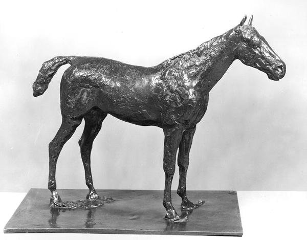Stående hest (bronze) (s/h foto) af Edgar Degas
