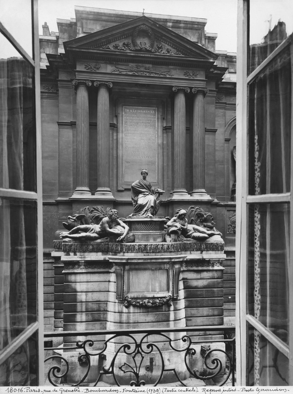 Udsigt over Fountain of the Four Seasons, centrale del, rue de Grenelle, 1739-46 (detaljer) (se også 346094, 346095, 346096, 346097) af Edmé Bouchardon
