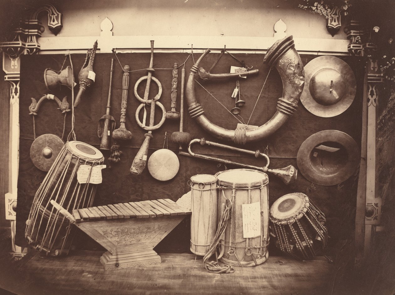 Stilleben af musikinstrumenter af Edmond Lebel