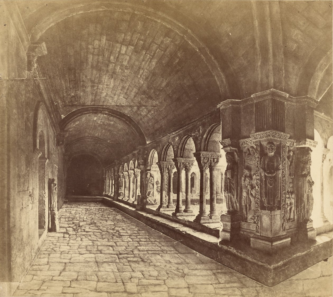 Arles. Klostergården ved Saint-Trophime af Édouard Baldus