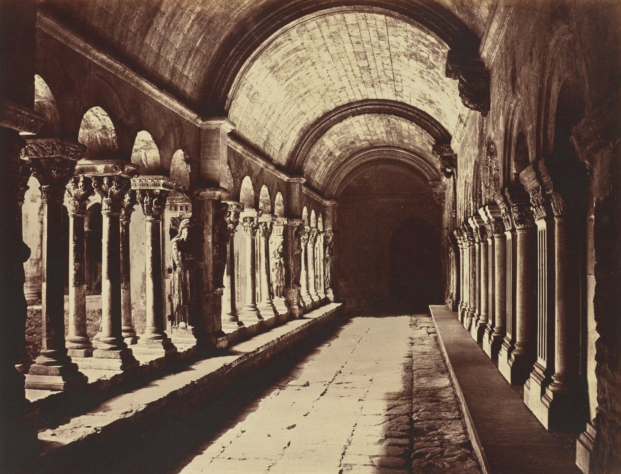 Arles. Klostergangen i Saint-Trophime af Édouard Baldus