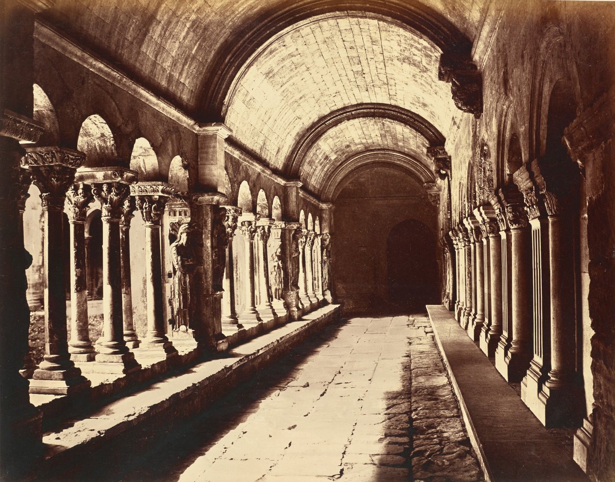 Arles. Klostergården ved Saint-Trophime af Édouard Baldus