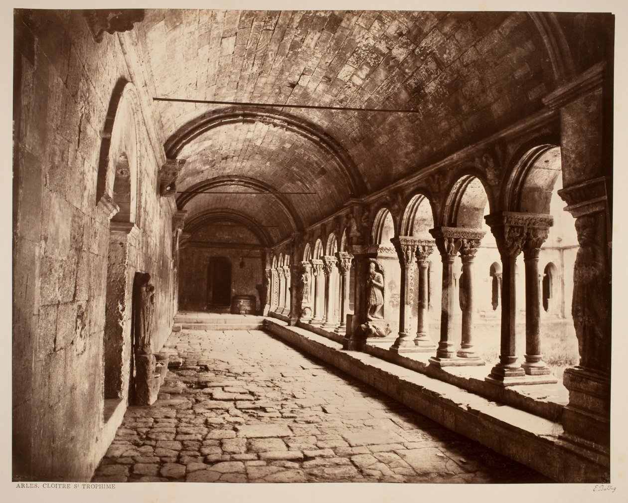 Arles. Cloitre St.Trophime (nordlige galleri) af Édouard Baldus
