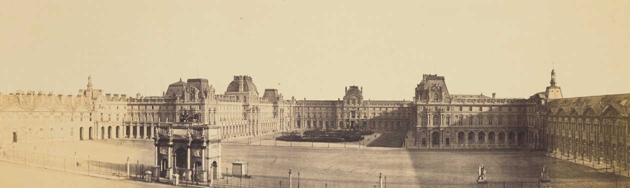[Panoramaudsigt over det nye Louvre, Cour Napoléon og Carrousel, taget fra Tuilerierne]. af Édouard Baldus
