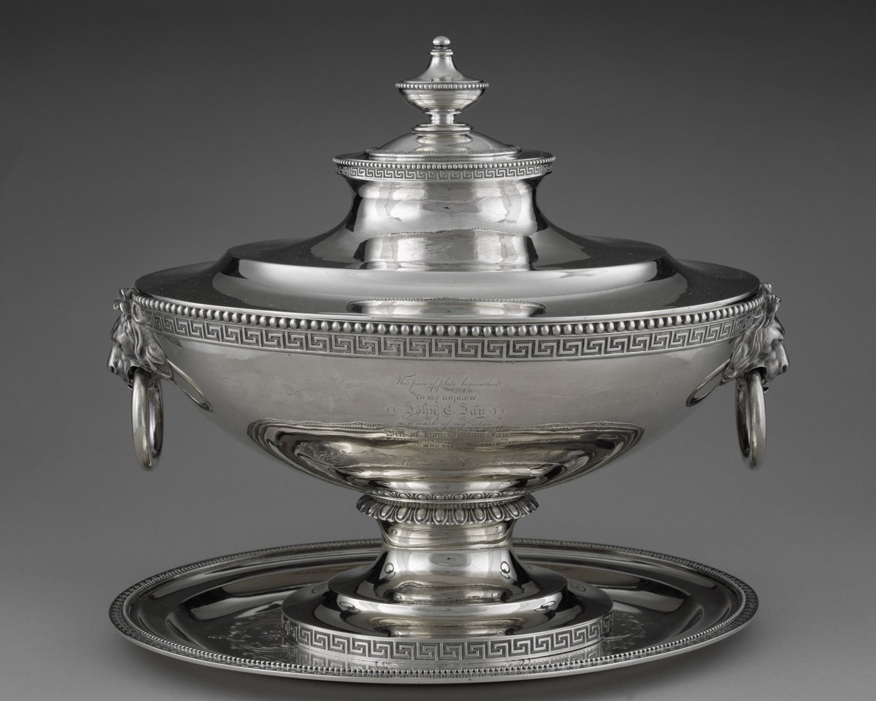 Suppeterrin med underplade af Edward Chandler Moore
