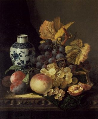 Druer, ferskner, blommer og ribs med en blå og hvid vase af Edward Ladell