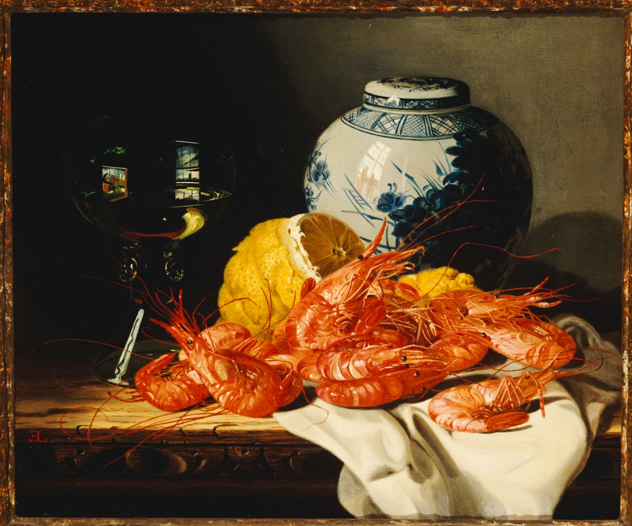 Rejer, en pillet citron, et glas vin og en blå og hvid ingefærkrukke på et draperet bord af Edward Ladell