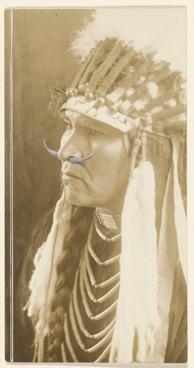 [En piercet næse]. af Edward S. Curtis
