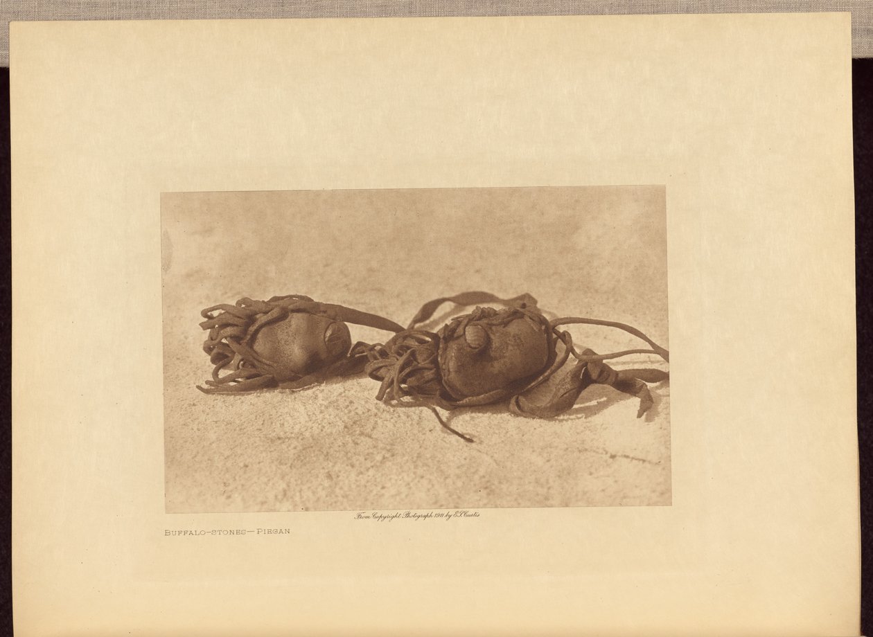 Bøffel-sten - Piegan af Edward S. Curtis
