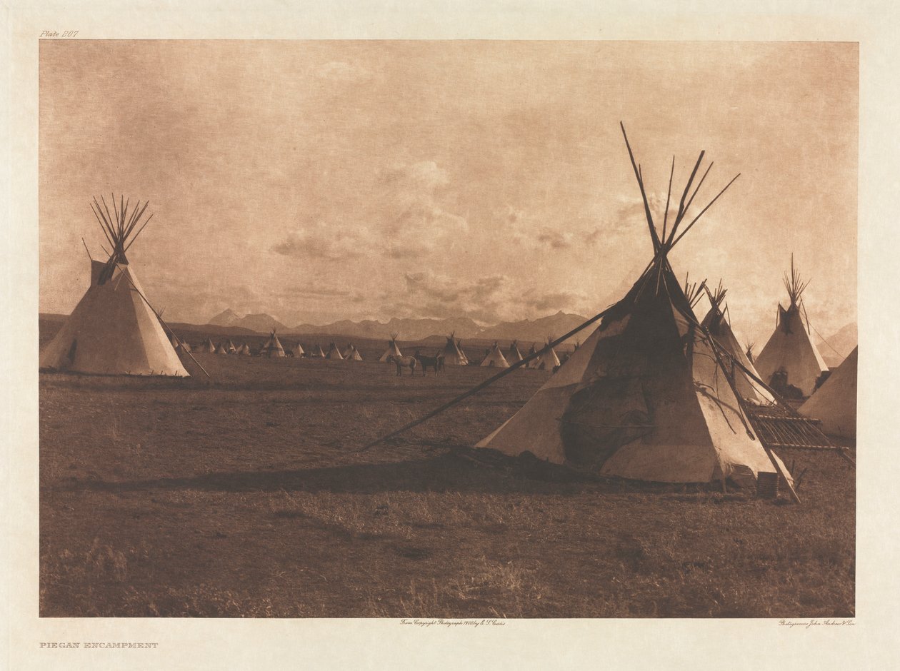 Portfolio VI, plade 207: Piegan-lejren af Edward S. Curtis