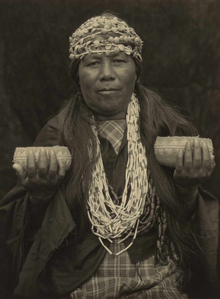 Susie Little - Hoopas medicinkvinde af Edward S. Curtis