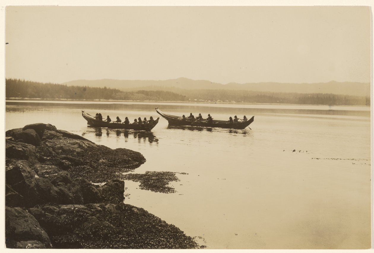 [Krigerne, både unge og gamle, satte deres kanoer i vandet] af Edward S. Curtis