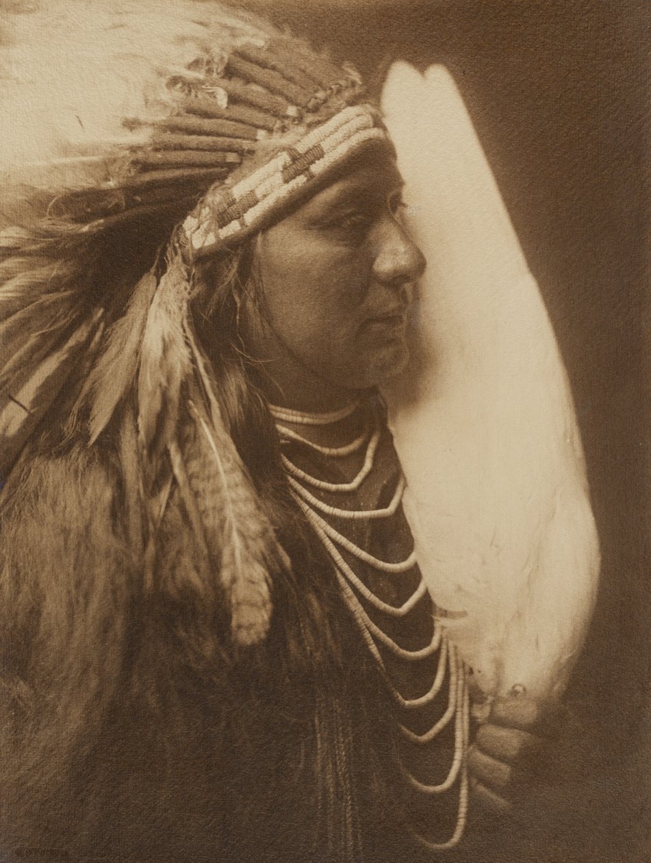 [Tre fjer - en nez perce-indianer]. af Edward S. Curtis