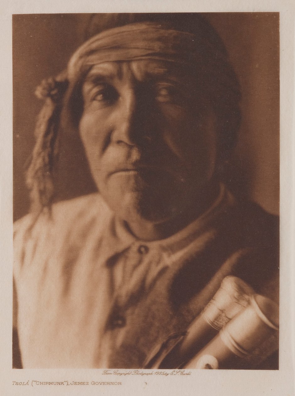 Tsola (Chipmunk), guvernør i Jemez af Edward S. Curtis