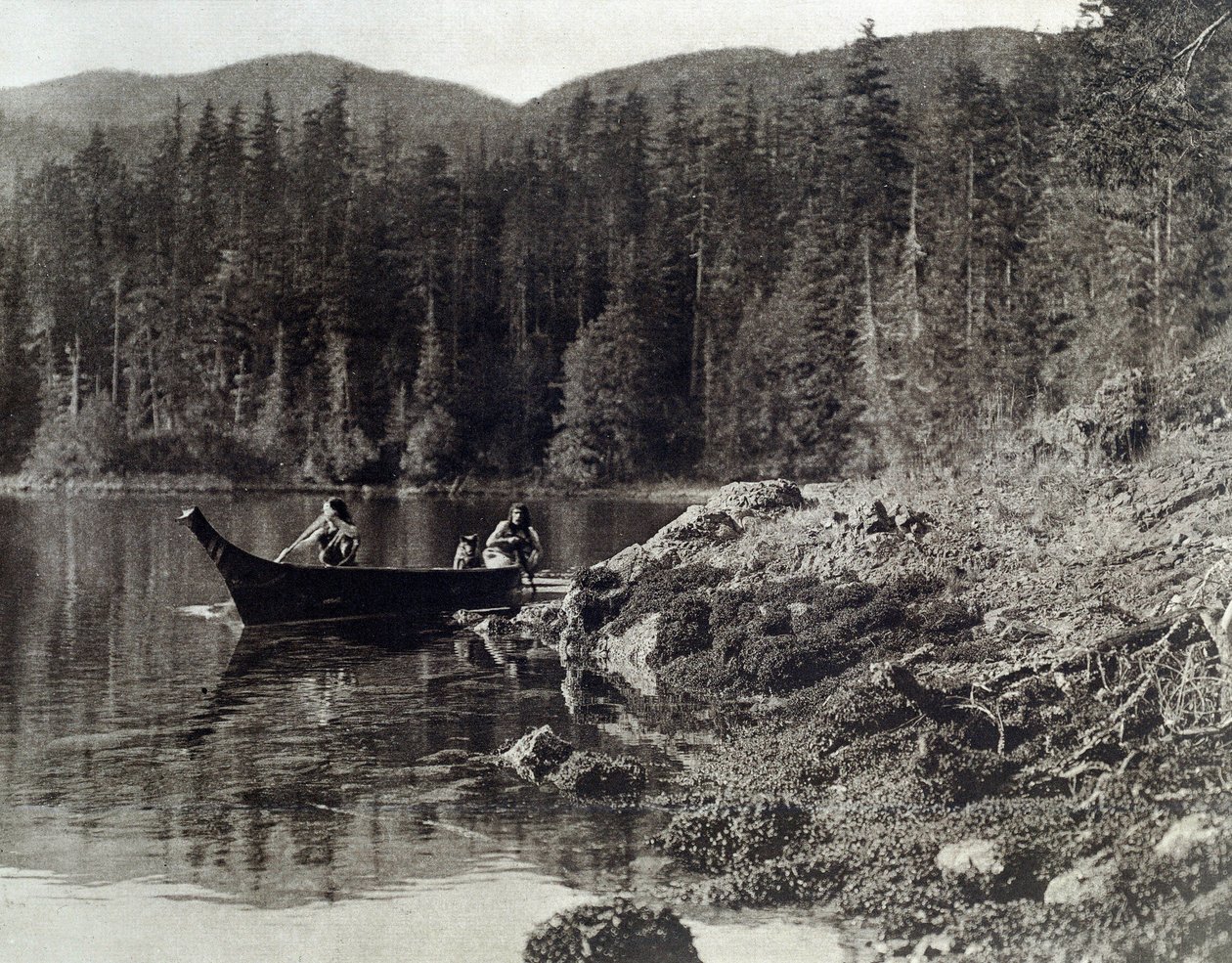 Amerikanske indianere, der sejler i kano på kysten af nootka af Edward Sheriff Curtis