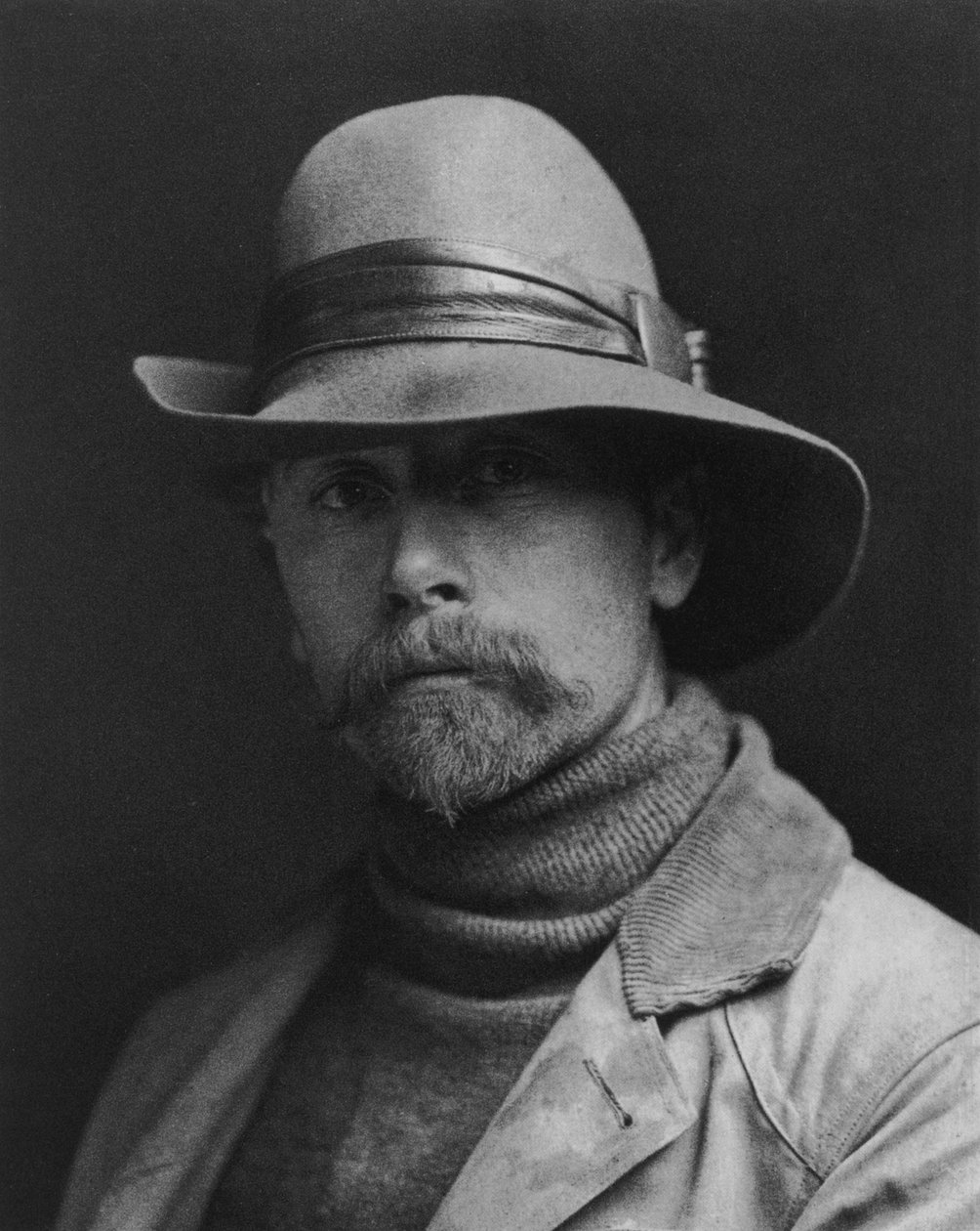 Edward S. Curtis (1868-1952) amerikansk fotograf, der arbejdede under protektion af JohnPierpontMorgan, han var interesseret i indianere og udgav en slags encyklopædi om dem ("The North American Indian") af Edward Sheriff Curtis