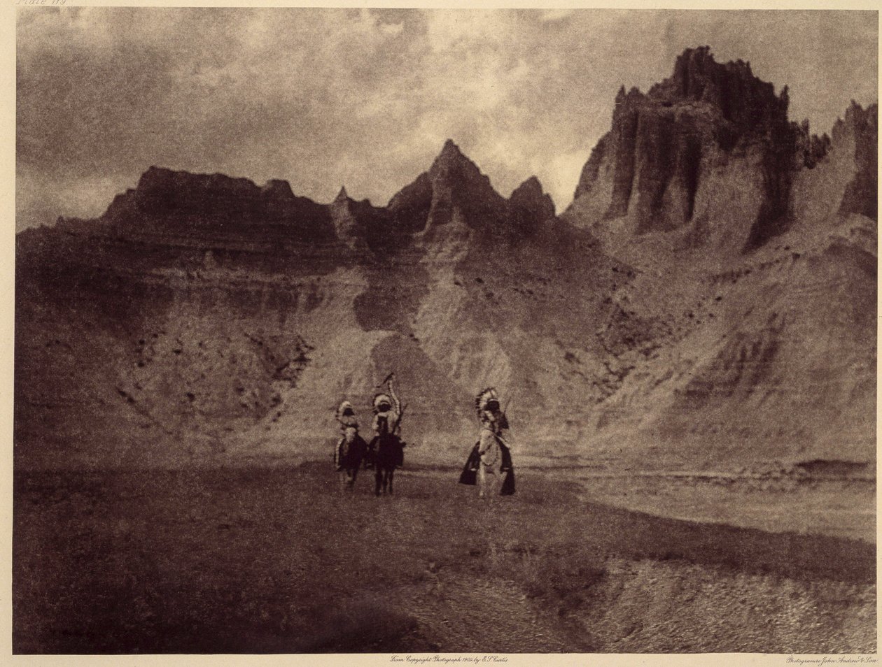 I Badlands. Dette fantastiske billede blev lavet i Sheep Mountain, på Pine Rige Reserve, Badlands, South Dakota. Foto taget fra bind 3 af Edward S. Curtis