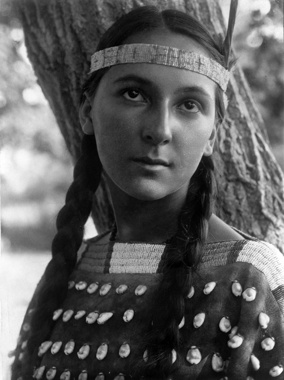 Lucille, Dakota kvinde, ca. 1908, foto Edward S. Curtis af Edward Sheriff Curtis