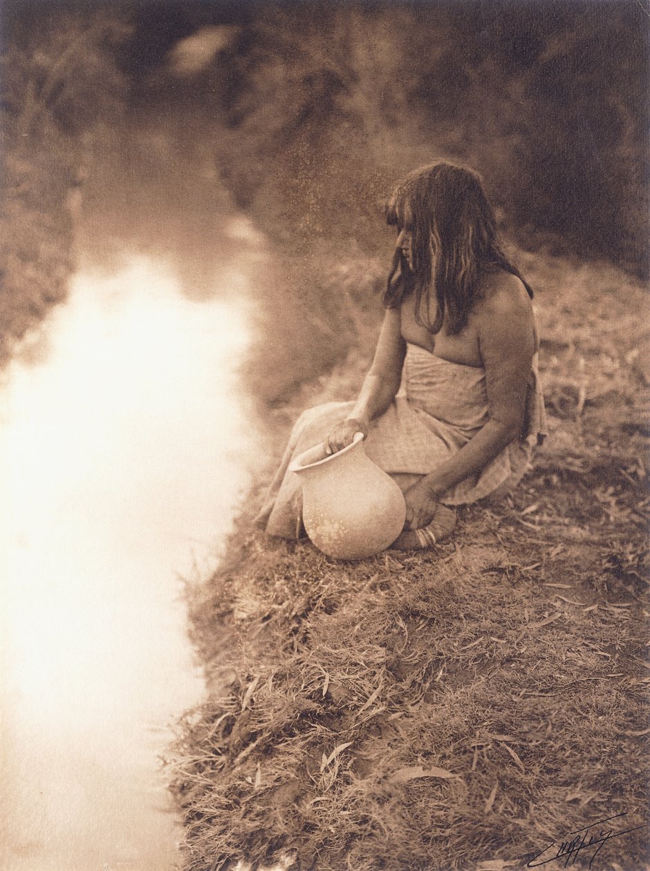 Maricopa kvinde ved strømmen af Edward Sheriff Curtis