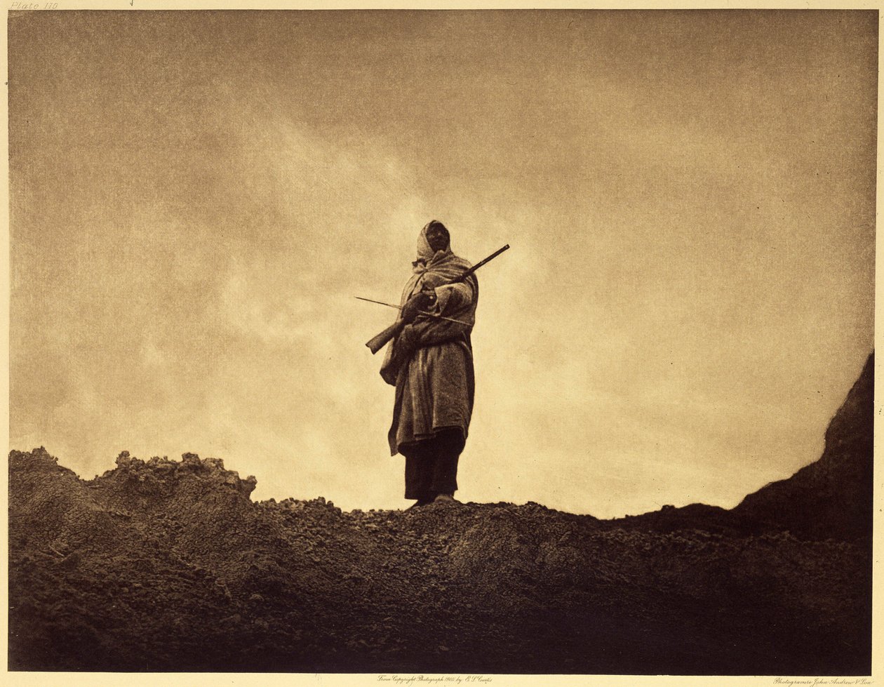 Fåre-får jægeren, Sioux. Bjergfår, der græssede i de mest utilgængelige dele af de dårlige lande, blev kun søgt af de mest dristige jægere. Foto taget fra bind 3 af Edward S. Curtis
