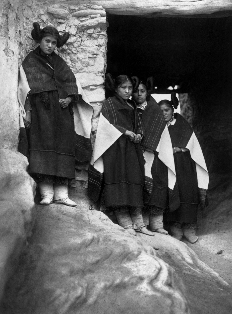 unge Hopi-indianere i Walpi-landsbyen (Arizona) af Edward Sheriff Curtis