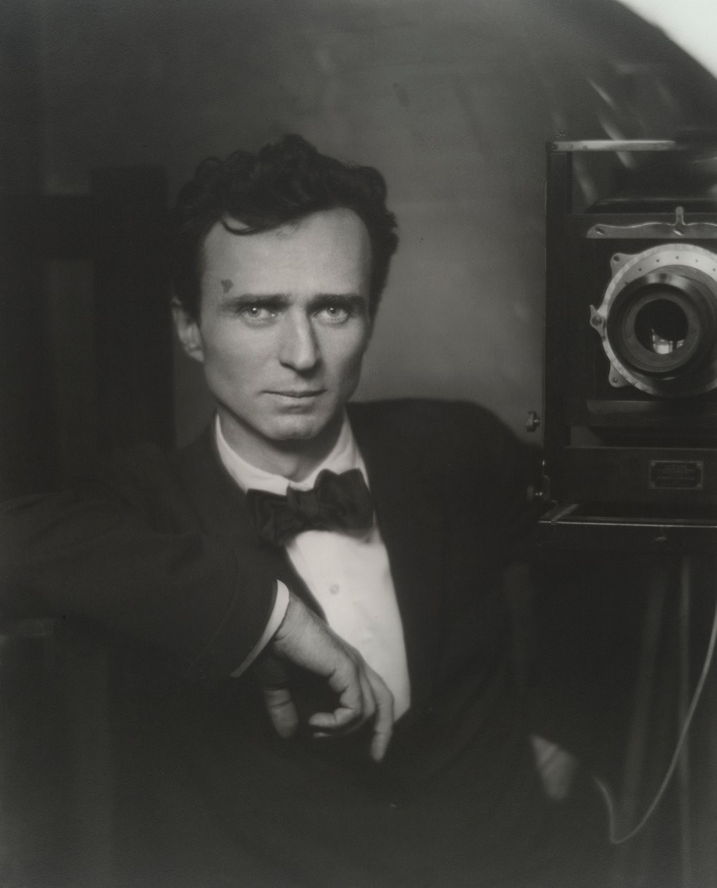 Selvportræt med studiekamera af Edward Steichen