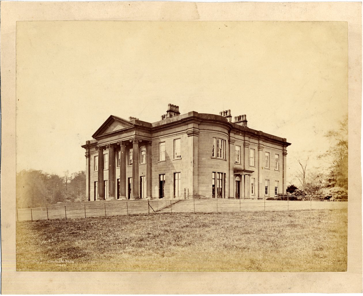 Udsigt over Roundhay House, Roundhay Park, Leeds (albumin print) af Edward Wormald