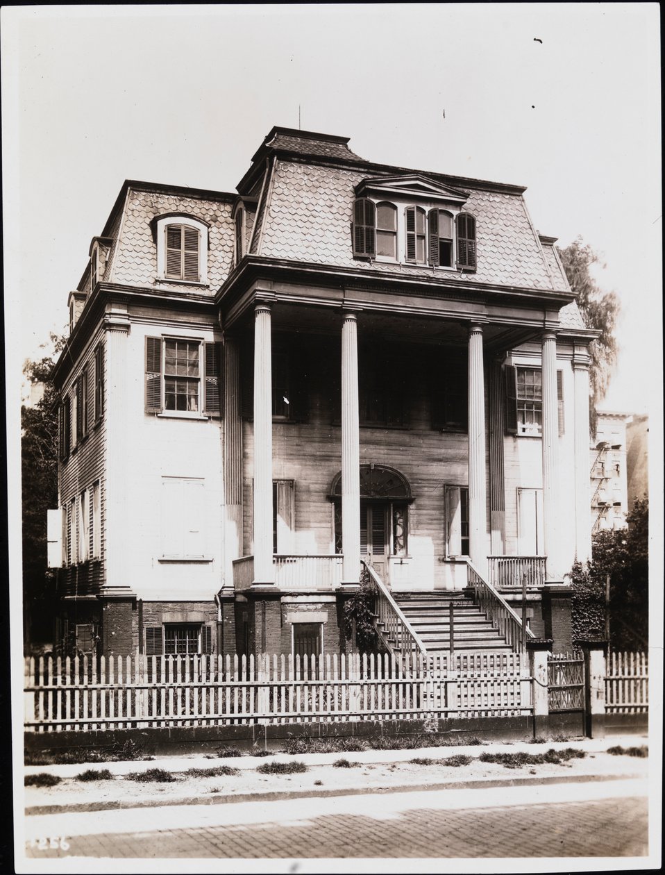 Watt-Pinkney Mansion, 1913 (gelatinesølvtryk) af Edwin Levick