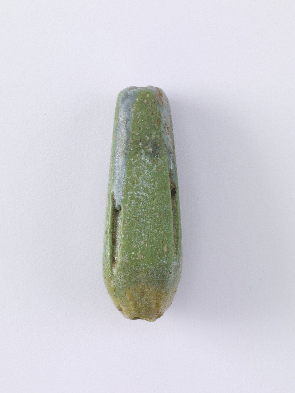 Perlevedhæng i lukket blomsterform, muligvis sen periode eller saitperiode, 664-525 f.Kr. (ler) af Egyptian