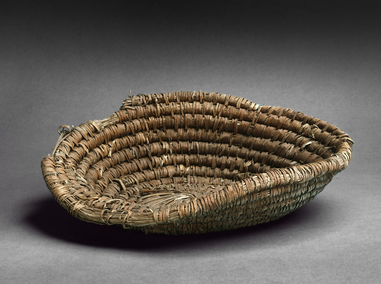 Cirkulær kurv i spiralform (brun siv) af Egyptian
