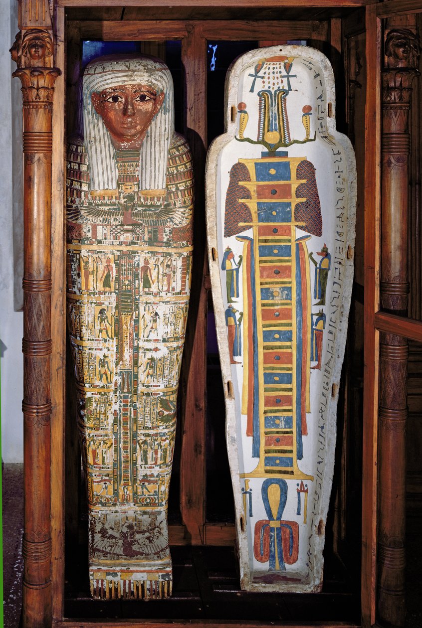 Egyptisk sarkofag dækket med hieroglyffer (malet træ) af Egyptian